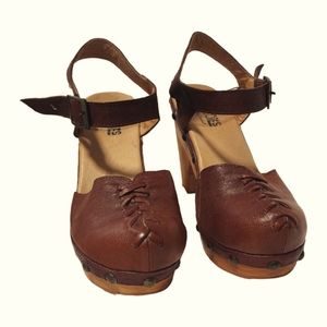 JEFFREY CAMPBELL ‘Woodies’ Sling Back Clogs, size 9